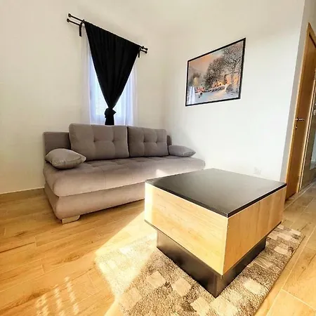 Divcibarski Cardak Διαμέρισμα *